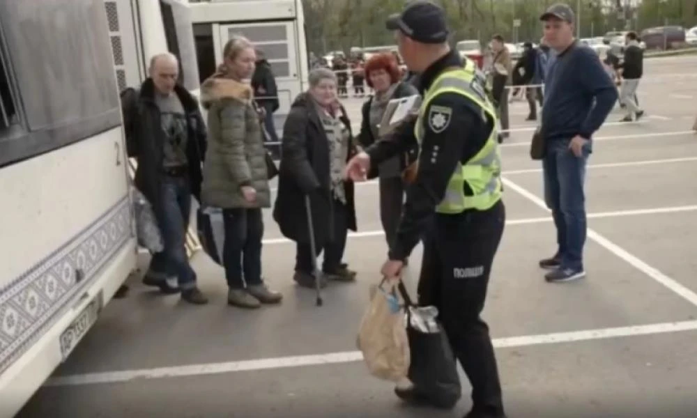 Ουκρανία: Λεωφορεία που μετέφεραν 170 αμάχους από το Αζοφστάλ έφτασαν στη Ζαπορίζια